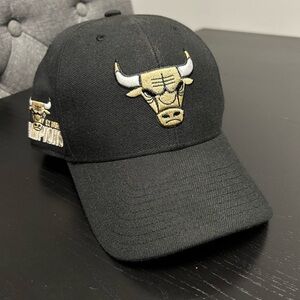 Chicago Bulls 47’ “MVP” hat with 6X World Champions logo on the side.